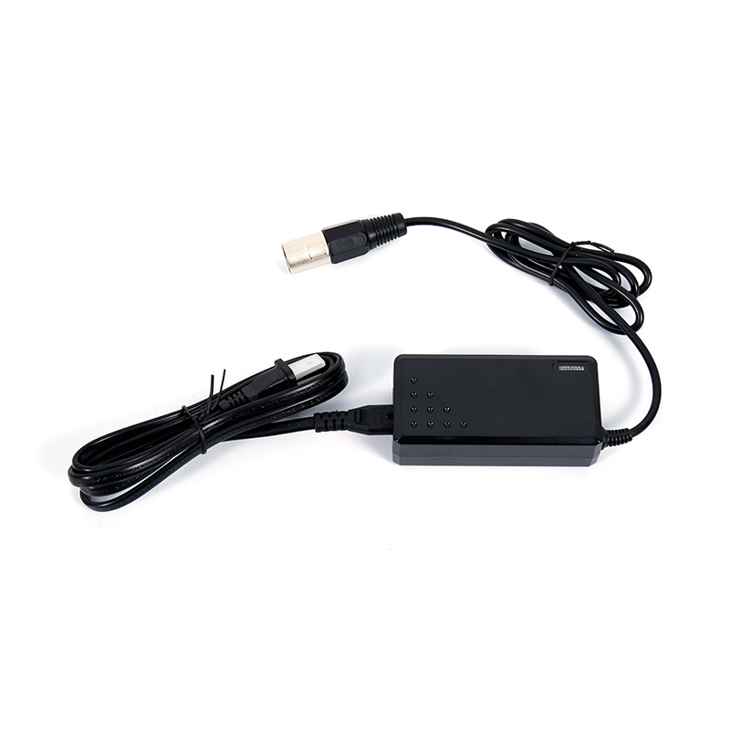 YL-08S Heavy-Duty 4-pyöräinen taittuva liikkuva skootteri 12° kiipeilykapasiteetilla